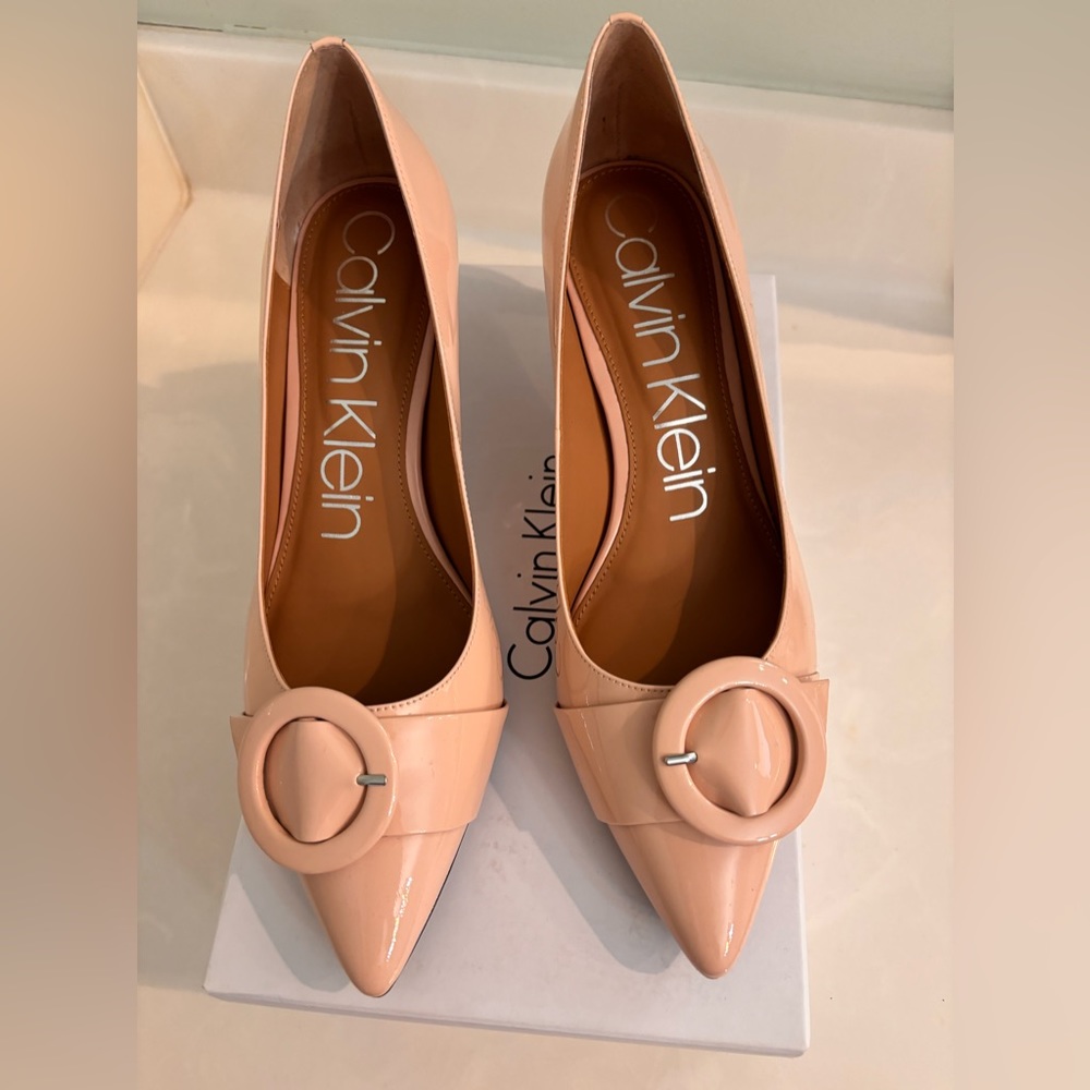 NEW Calvin Klein Buckle accent leather pumps